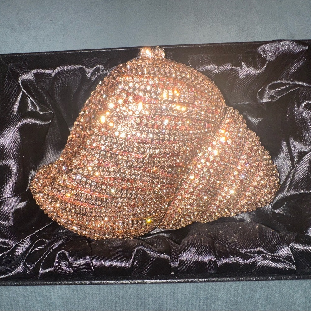 Natasha Shell Clutch - Picture 3 of 5